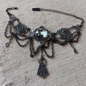 Restyle moon necklace